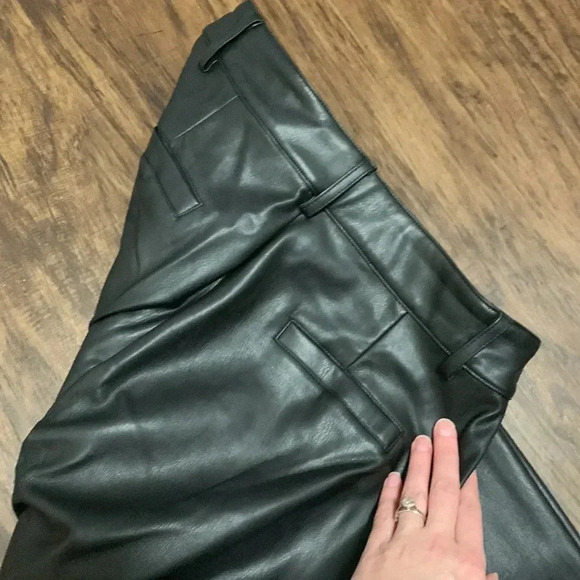 Beginning Boutique faux leather pants - Picture 9 of 14